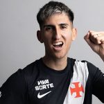 Alan Lescano com a camisa do Vasco (Foto: Matheus Lima/Vasco)