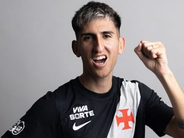 Alan Lescano com a camisa do Vasco (Foto: Matheus Lima/Vasco)