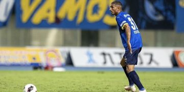 Pereira em ação pelo Oita Trinita (Foto: Divulgação/Oita Trinita)