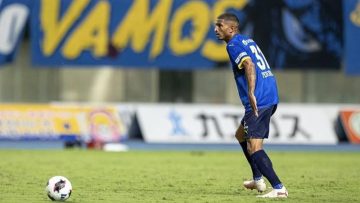Pereira em ação pelo Oita Trinita (Foto: Divulgação/Oita Trinita)