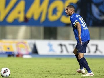 Pereira em ação pelo Oita Trinita (Foto: Divulgação/Oita Trinita)