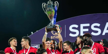 Léo Pereira comemora título pelo CSKA Sofia (Foto: Arquivo Pessoal)