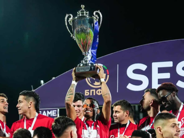 Léo Pereira comemora título pelo CSKA Sofia (Foto: Arquivo Pessoal)
