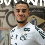 Philippe Coutinho foi anunciado nesta segunda-feira (Foto: Reprodução/X/Santos)