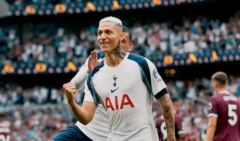 Vasco abre conversas por Richarlison após mobilização histórica da torcida