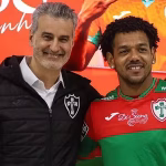 Romarinho em sua apresentação no novo clube (Foto: Divulgação/Portuguesa)