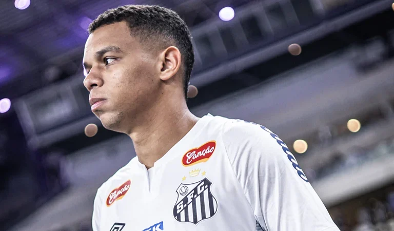 Sandry rescinde contrato com o Santos após 13 anos e fica livre no mercado