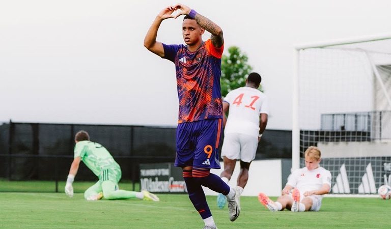 Arthur Sousa se destaca nos EUA e avança aos playoffs com o Houston Dynamo II