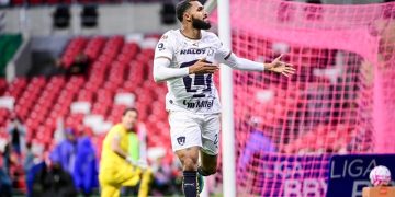 Juninho comemora seu gol na vitória do Pumas (Foto: Divulgação)