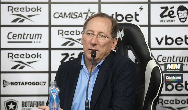 Através de auditoria, Botafogo identifica negociações articuladas por John Textor com clube inglês