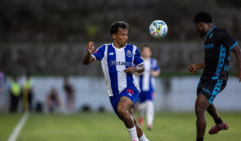 De volta ao Porto, Gabriel Veron se destaca no aspecto físico e ganha elogios do treinador