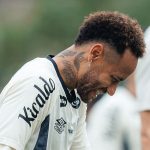 Neymar em treino pelo Santos (Foto: Raul Baretta/Santos)