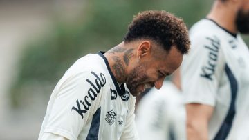Neymar em treino pelo Santos (Foto: Raul Baretta/Santos)