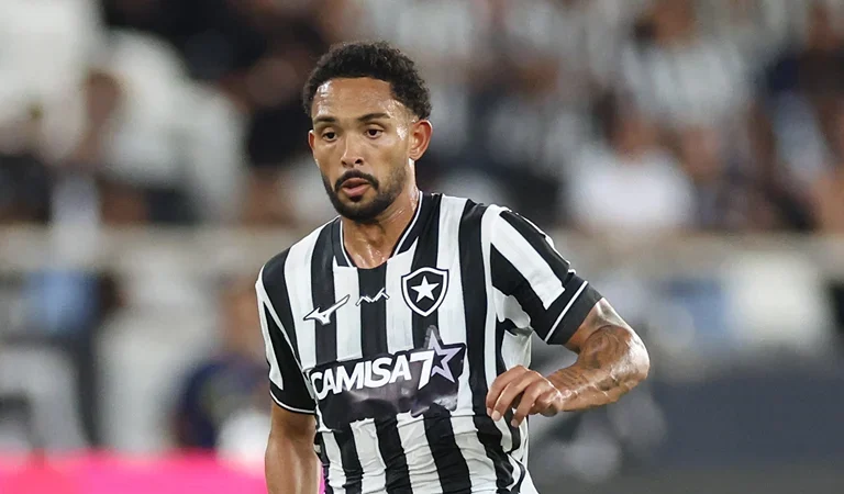 Botafogo traz atualizações clínicas de Vitinho e Arthur Chaves, que deixaram clássico lesionados