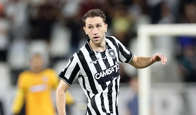 Botafogo vai com desfalques na defesa contra o Coritiba