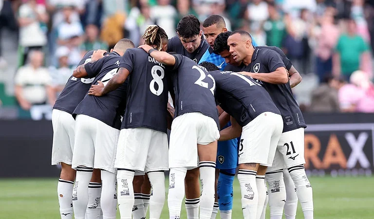 Com gol de Danilo, Botafogo busca empate fora de casa contra o Coritiba