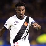 Thiago Mendes em ação pelo Vasco em La Bombonera (Foto: Matheus Lima/Vasco)