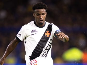 Thiago Mendes em ação pelo Vasco em La Bombonera (Foto: Matheus Lima/Vasco)