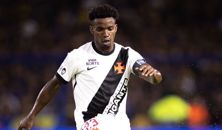 Thiago Mendes sofre racismo após provocação ao Boca Júniors