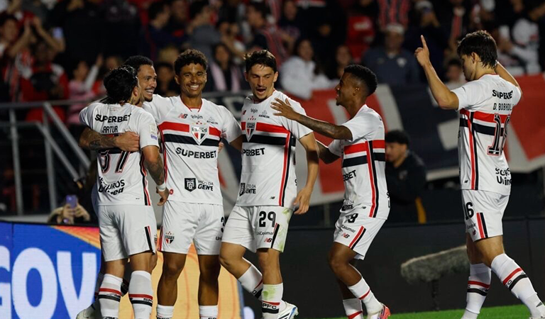 São Paulo pode perder pontos no Brasileirão por punição da FIFA