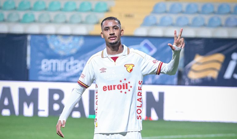 Ex-Grêmio, André Henrique faz hat-trick e brilha em goleada na Turquia