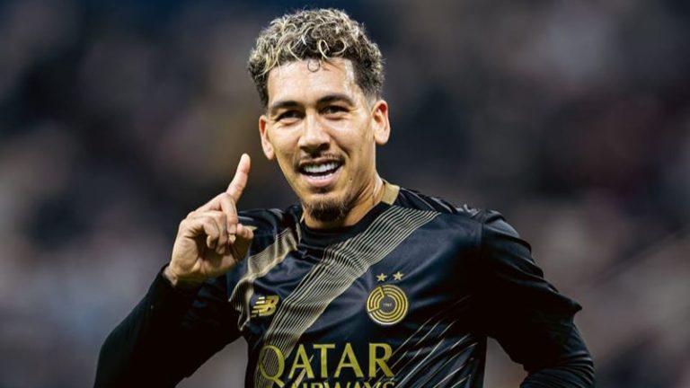 Roberto Firmino comemora gol que marcou pelo Al Sadd