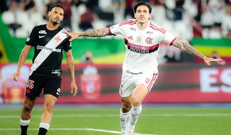 Flamengo aproveita devaneio de Pedro Emanuel e goleia o Vasco no Nilton Santos