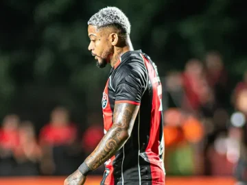 Marinho em ação pelo Vitória (Foto: Victor Ferreira/Vitória)