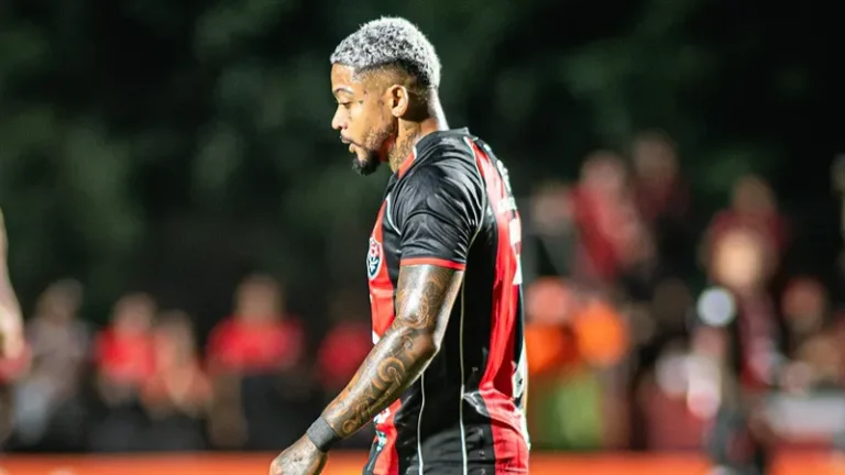 Marinho em ação pelo Vitória (Foto: Victor Ferreira/Vitória)